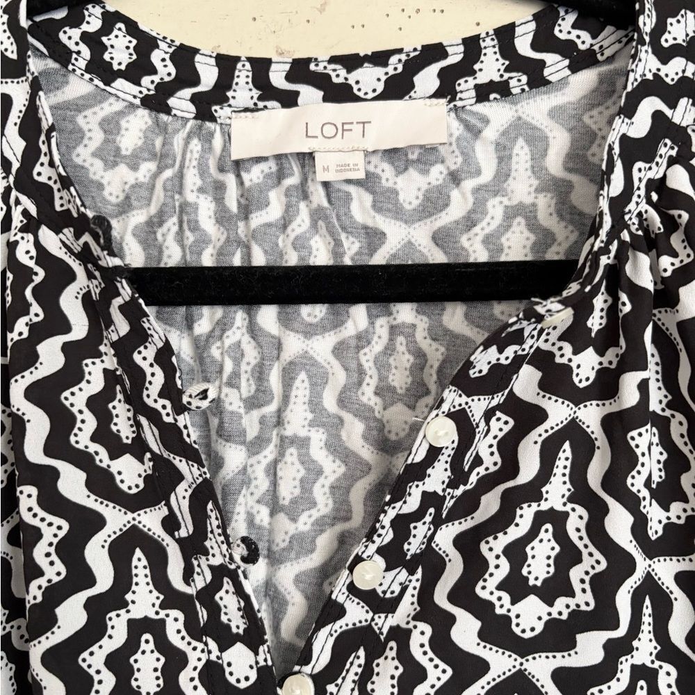 LOFT Black White Print Sleeveless Blouse Med - Picture 8 of 10